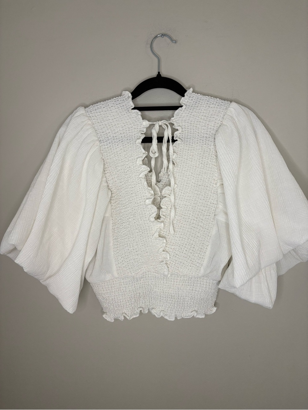 ASTR The Label White Smocked Puff Sleeve Lace-Up Crop Top L - Picture 2 of 7